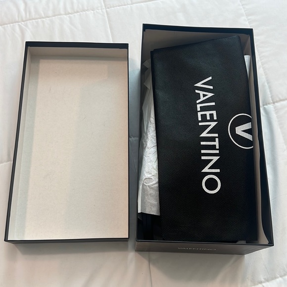 Valentino Slides - Picture 4 of 5